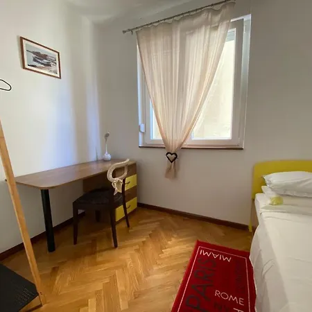 2 Bedroom Apartment/parking/market Apartman
