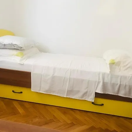 2 Bedroom Apartment/parking/market Apartman