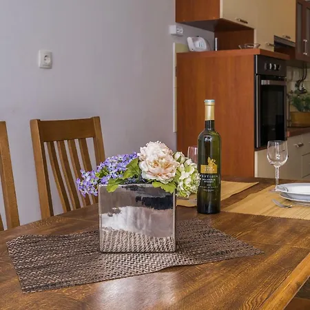 2 Bedroom Apartment/parking/market Daire