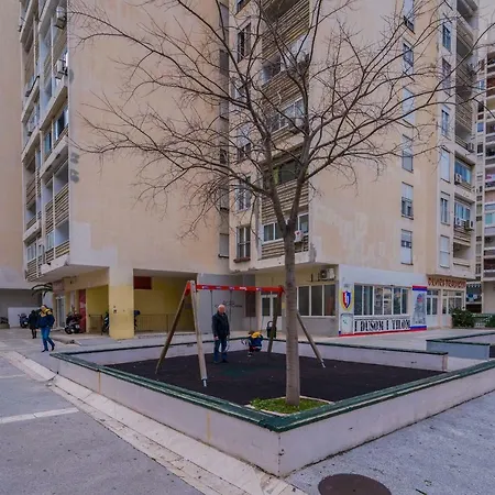2 Bedroom Apartment/parking/market Apartman Split
