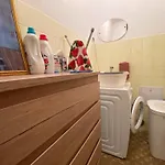 2 Bedroom Apartment/parking/market *