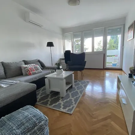 2 Bedroom Apartment/parking/market Spalato