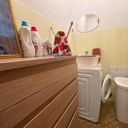 2 Bedroom Apartment/parking/market *