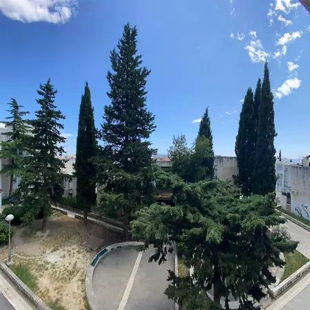 2 Bedroom Apartment/parking/market Apartment