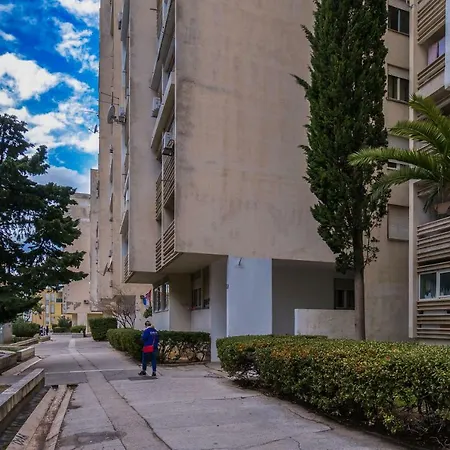 Appartamento 2 Bedroom Apartment/parking/market Spalato
