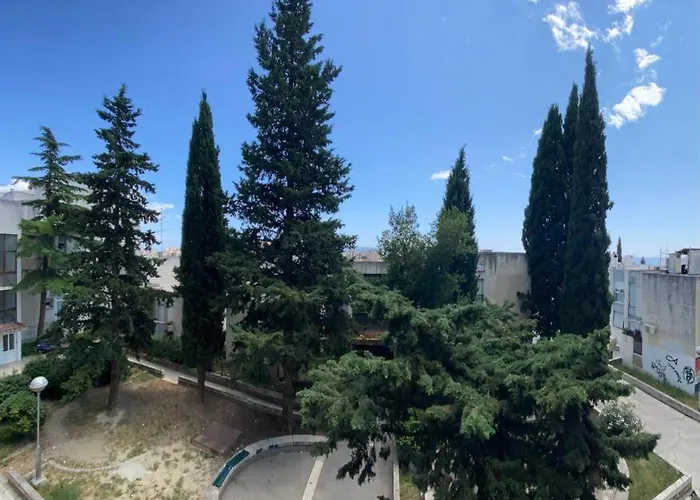 2 Bedroom Apartment/parking/market Apartment