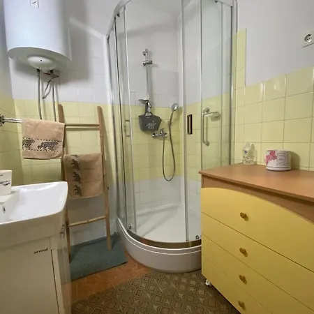 2 Bedroom Apartment/parking/market * 스플리트