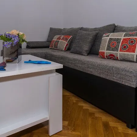 2 Bedroom Apartment/parking/market * 스플리트