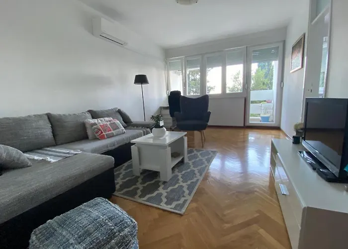 2 Bedroom Apartment/parking/market Spalato