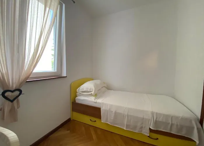 2 Bedroom Apartment/parking/market