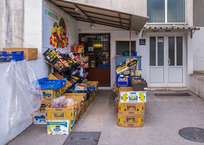 2 Bedroom Apartment/parking/market * Spalato