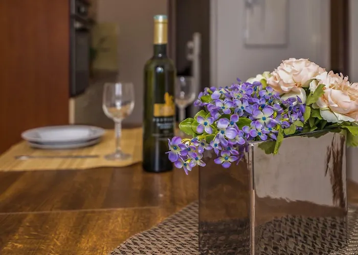 2 Bedroom Apartment/parking/market